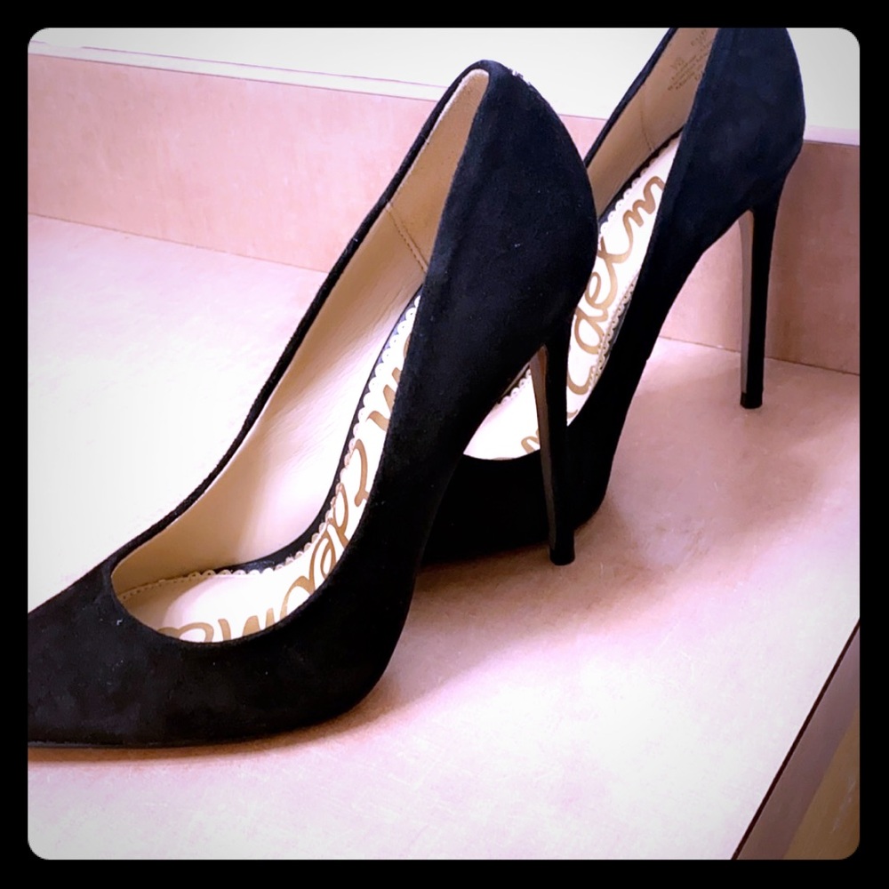 Sam Edelman black suede pumps